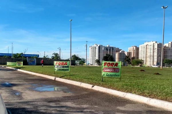 Moradores protestam contra nomeação de parentes de Jorge Vianna