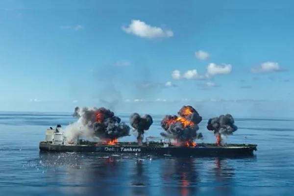 Imagem colorida mostra explosão de navio da Grécia no Mar Vermelho - Metrópoles