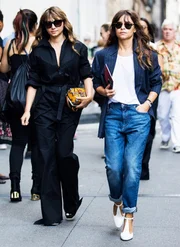 A combinação de jeans e camiseta não precisa ser sem graça - imagem 2