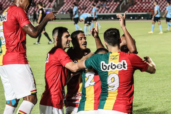 Grêmio entra com time reserva e perde para o Sampaio Corrêa na Série B