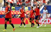 Jogadores da Espanha comemoram gol diante da Bélgica na Copa do Mundo Jogadores da Espanha comemoram gol diante da Bélgica na Copa do Mundo