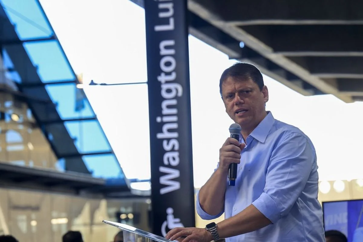 Tarcísio inaugura Linha 6-Laranja do Metrô de SP com 8 anos de atraso, capitalizando obra de R$ 19 bilhões como trunfo eleitoral para a reeleição