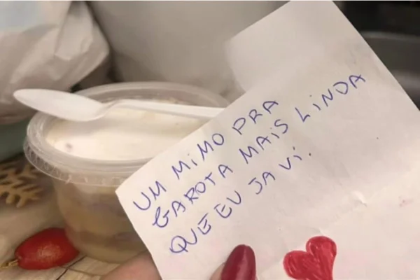 A loja fechou por luto nesta terça-feira. A fabricante do bolo de pote que alegou que não foi responsável pela entrega do doce à menina - Metrópoles