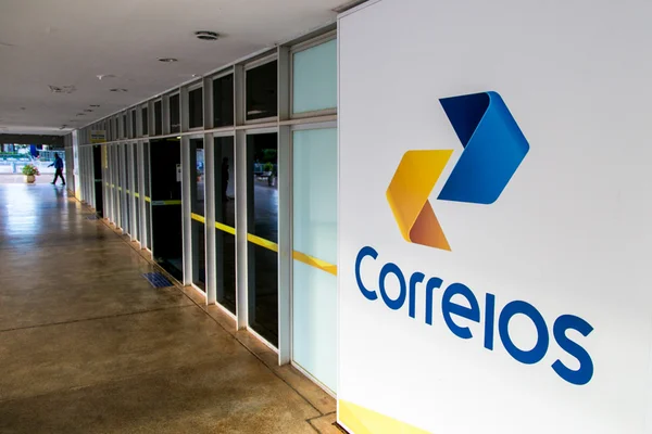 Bolsonaro se reúne com cúpula dos Correios e chefe de Privatizações