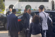 O governador Tarcísio de Freitas deixa evento organizado pelo Esfera em SP