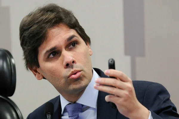 Em meio a crise, governo anuncia demissão do presidente do INSS