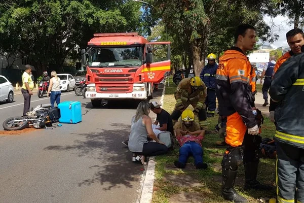 Atropelamento na Asa Norte deixa pedestre e motociclista feridos