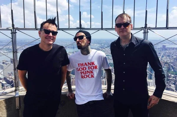 Leia a crítica, ouça o disco: Bat for Lashes, Blink-182 e Swans