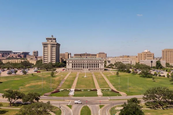 Ataque a residência estudantil deixa mortos e feridos no Texas