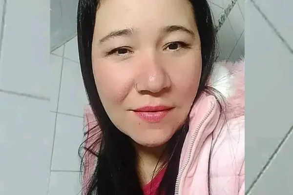 imagem colorida mostra Mulher morta a facadas pelo marido na frente do filho em Curitiba - Metróoles