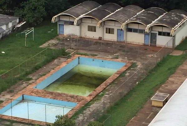 Precário estado de conservação de piscina instalada em Escola Parque na Asa Sul preocupa moradores