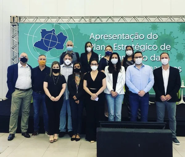 Comitiva de médicos em Manaus no lançamento do TrateCov