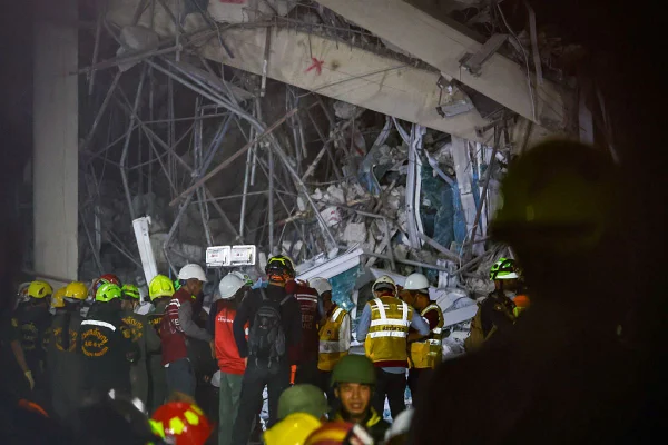 Desabamentos, mortes e desespero veja estragos do forte terremoto na Ásia - Metrópoles