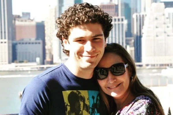 Sônia Abrão lembra que quase perdeu filho para Covid e se emociona