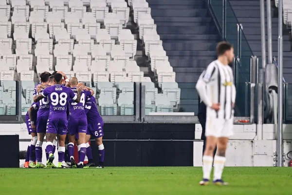 Alex Sandro faz gol contra e Juventus perde em casa para a Fiorentina