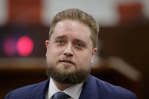 Advogado Matheus Mayer, defesa do general Augusto Heleno, ex-ministro do Gabinete de Segurança Institucional (GSI) e réu no julgamento por tentativa de golpe. O julgamento do ex-presidente Jair Bolsonaro (PL) e de mais sete aliados começou às 9h10 desta terça-feira (2/9) na Primeira Turma do Supremo Tribunal Federal (STF). Os cinco ministros da Turma analisam a ação penal sobre suposta trama golpista atribuída ao ex-chefe do Palácio do Planalto e sete réus que visou anular as eleições de 2022 e manter Bolsonaro no poder - Metrópoles