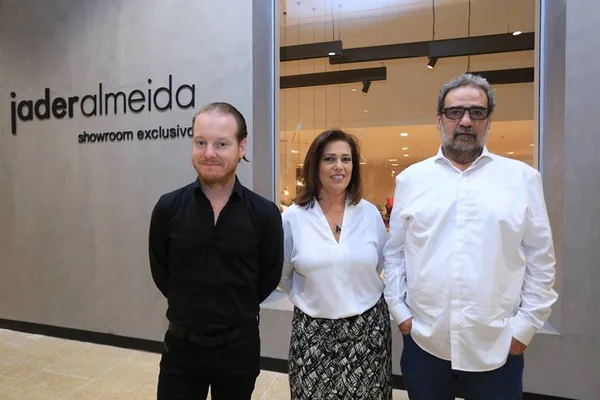 Designer Jader Almeida lança seu primeiro espaço exclusivo na capital