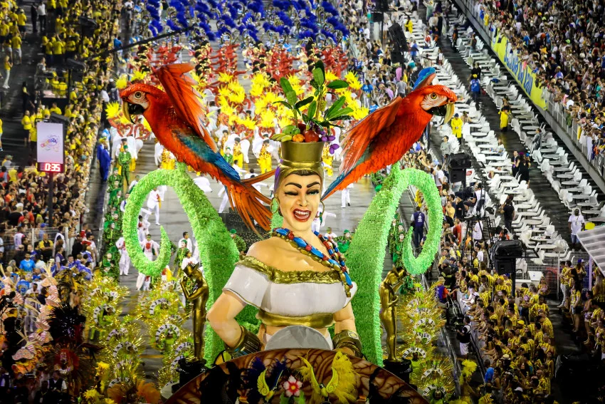 Veja imagens do desfile de sábado no Sambódromo do Anhembi, em São Paulo - imagem 4 Veja imagens do desfile de sábado no Sambódromo do Anhembi, em São Paulo - imagem 4