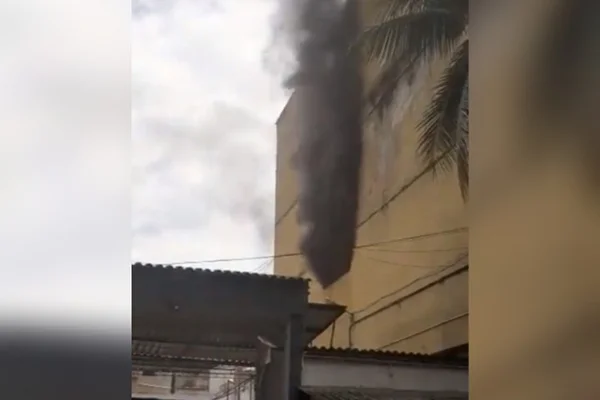 Incêndio atinge presídio de Benfica, no Rio. Veja vídeo