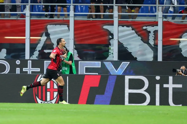 Ibrahimovic comemorando gol