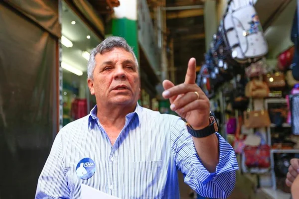 Fraga critica gasto com helicóptero do GDF e promete creche em feira