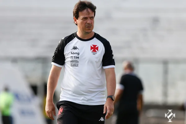 Foto colorida de Fernando Diniz, em primeira passagem pelo Vasco - Metrópoles