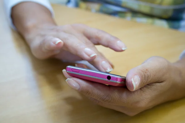 Senado aprova fim da cobrança de roaming em ligações de celular