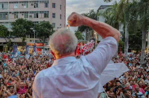 Prefeito de Porto Alegre pede Exército para julgamento de Lula