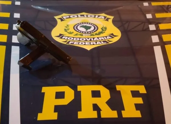 Homem é preso de cueca em Formosa após apontar arma “fake” para policiais
