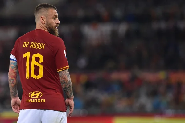 De Rossi se disfarça para assistir Roma x Lazio com torcedores