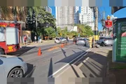 Região de Águas Claras fica sem energia após carro atingir poste - imagem 4 Região de Águas Claras fica sem energia após carro atingir poste - imagem 4