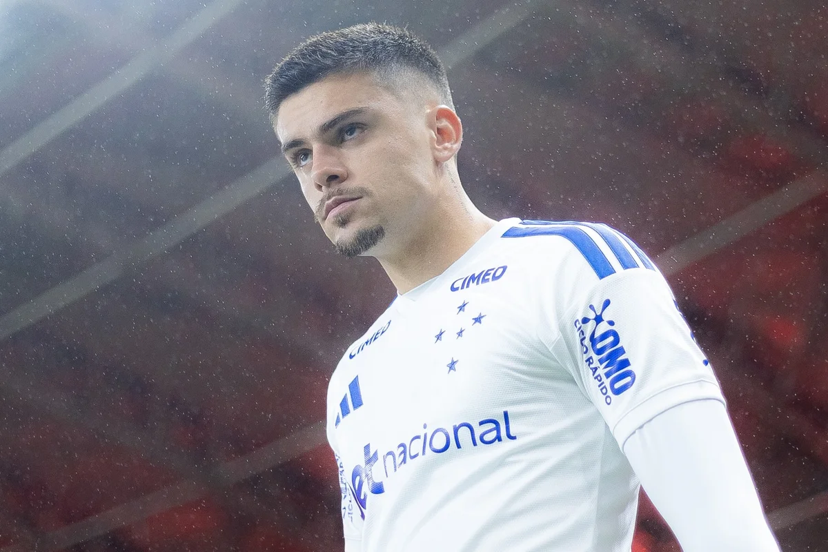 Gabriel Pec esteve em campo na vitória por 2 x 1 do Cruzeiro sobre o Internacional. Gabriel Pec esteve em campo na vitória por 2 x 1 do Cruzeiro sobre o Internacional.