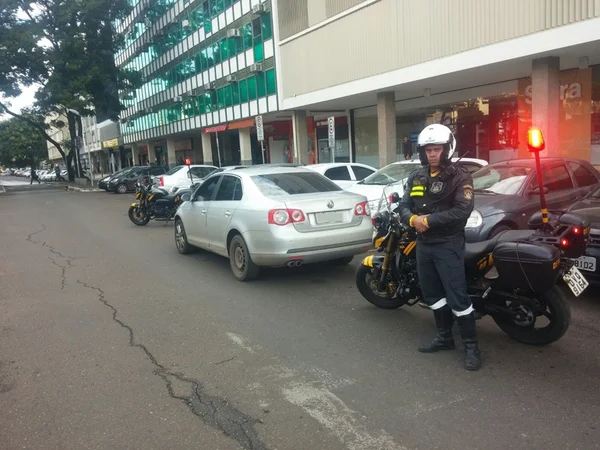 Detran-DF apreende veículo com R$ 36 mil em multas no Plano Piloto