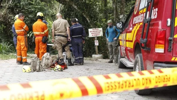 Imagem colorida de ocorrência de corpo de estudante - Metrópoles