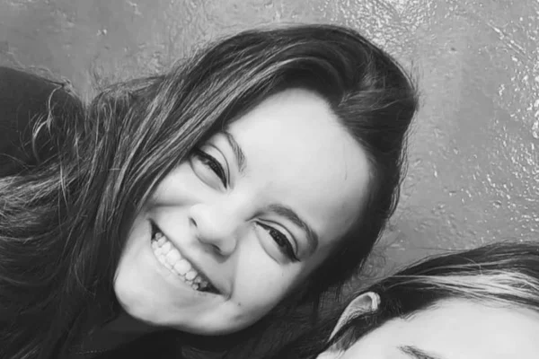 Beatriz Sarrilho Munhos, de 20 anos, foi morta após ser baleada na cabeça durante assalto em Sapopemba, na zona leste de SP