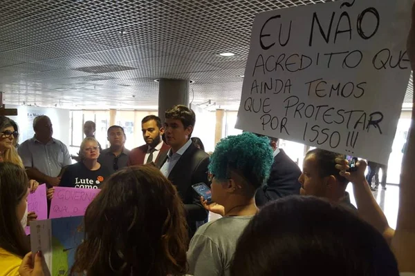 Coletivos de mulheres pressionam CLDF por CPI do Feminicídio