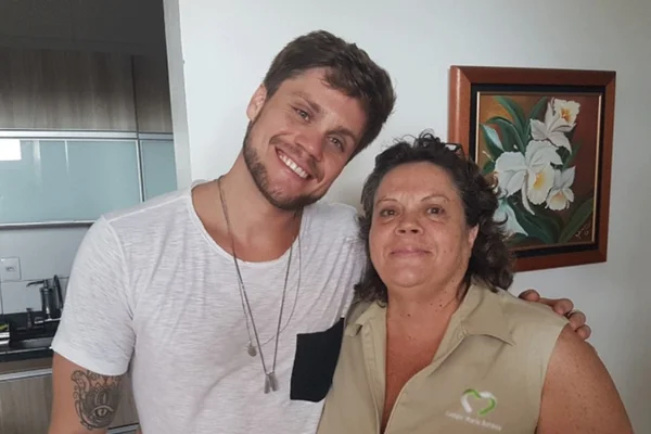 Mãe do ex-BBB Breno manda recado a Paula: “Não quero ser avó agora”