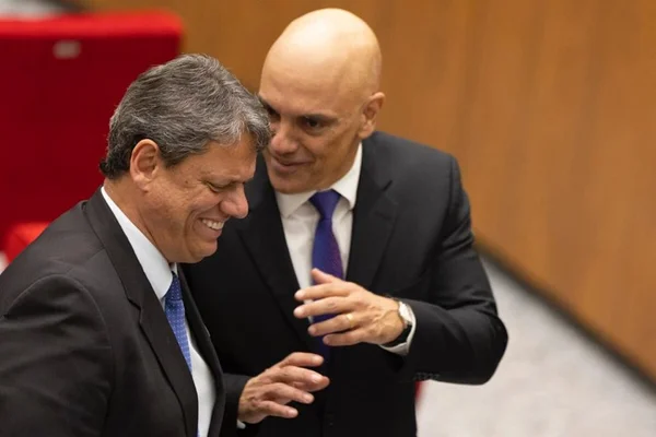 A conversa de Alexandre de Moraes e Tarcísio de Freitas