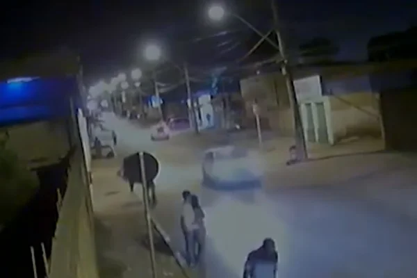 Após atropelar casal no DF, condutor alega sonolência e falha no carro