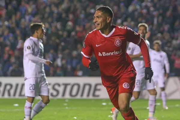 Guerrero marca no final e Inter volta para casa em vantagem