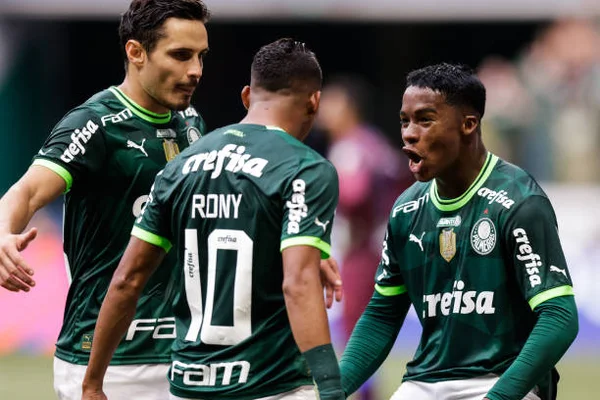 Domingo de Páscoa; “chocolate” do Palmeiras