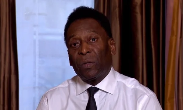 Com dores, Pelé falta a entrevista de divulgação do filme de sua vida