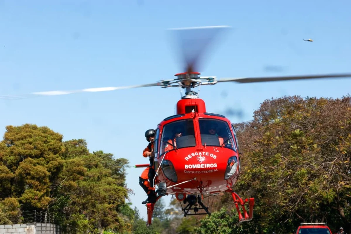 Fumaça e helicóptero: simulado de queda de avião testa segurança do DF - imagem 22 Fumaça e helicóptero: simulado de queda de avião testa segurança do DF - imagem 22
