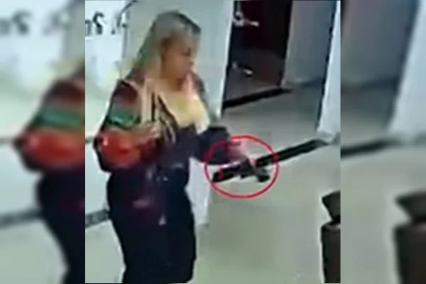 Delegada fake do DF é presa ao dar golpe de R$ 600 em salão de beleza - destaque galeria Delegada fake do DF é presa ao dar golpe de R$ 600 em salão de beleza - destaque galeria