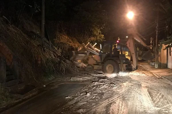 Temporal provoca alagamentos e deslizamentos no estado do Rio