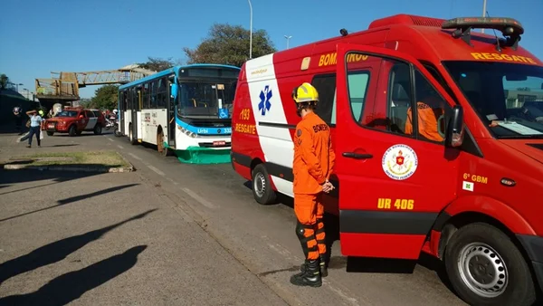 Mulher é atropelada por ônibus e morre na Candangolândia