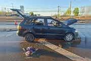 As equipes iniciaram o combate ao incêndio com o auxílio de mangueiras As equipes iniciaram o combate ao incêndio com o auxílio de mangueiras