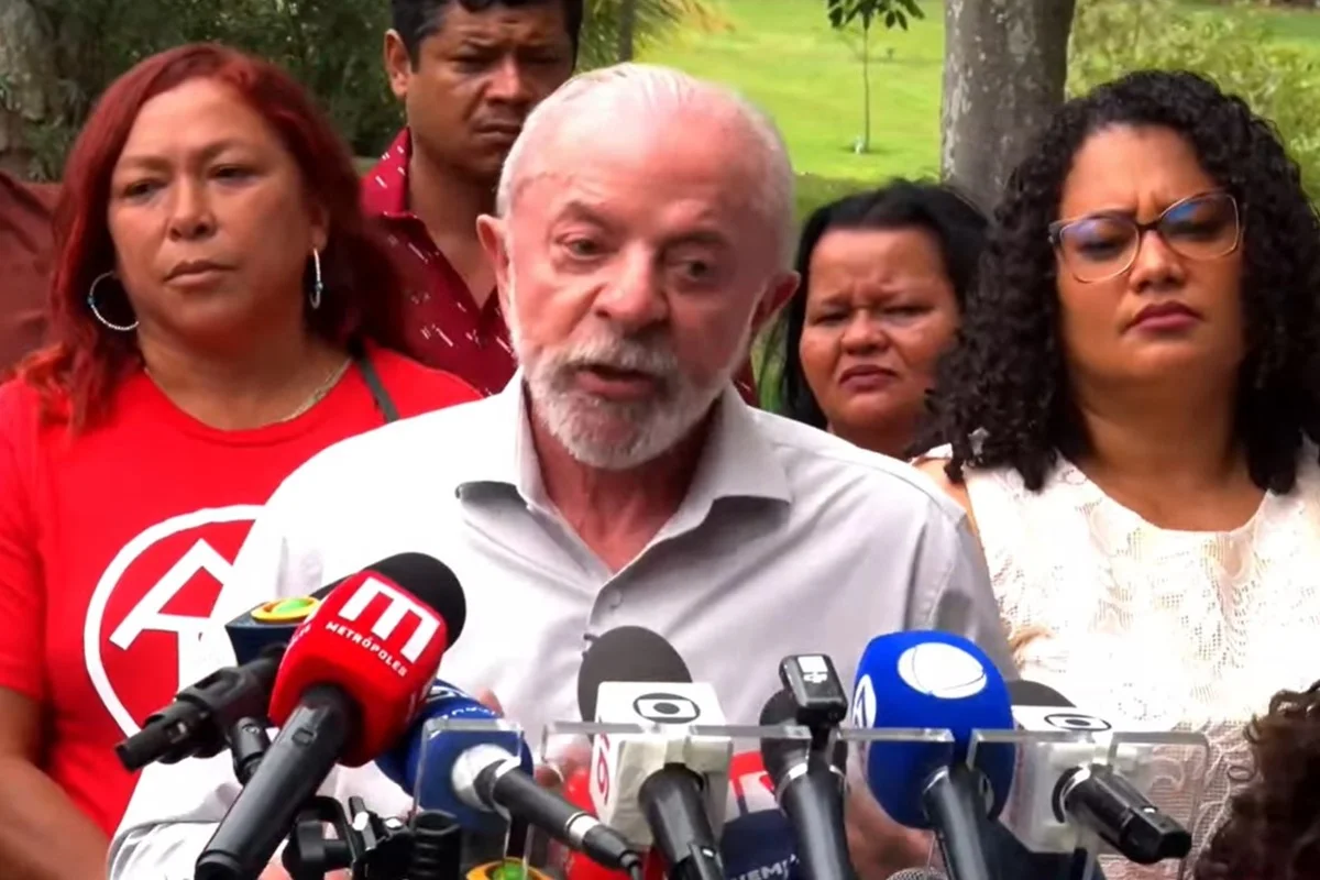 Lula diz que presidente do TSE "não pode ter lado político"
