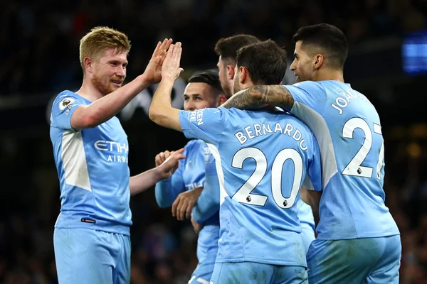 De Bruyne brilha e Manchester City volta a ser líder da Premier League