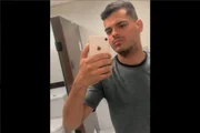 Homem morre após briga em fast-food Homem morre após briga em fast-food